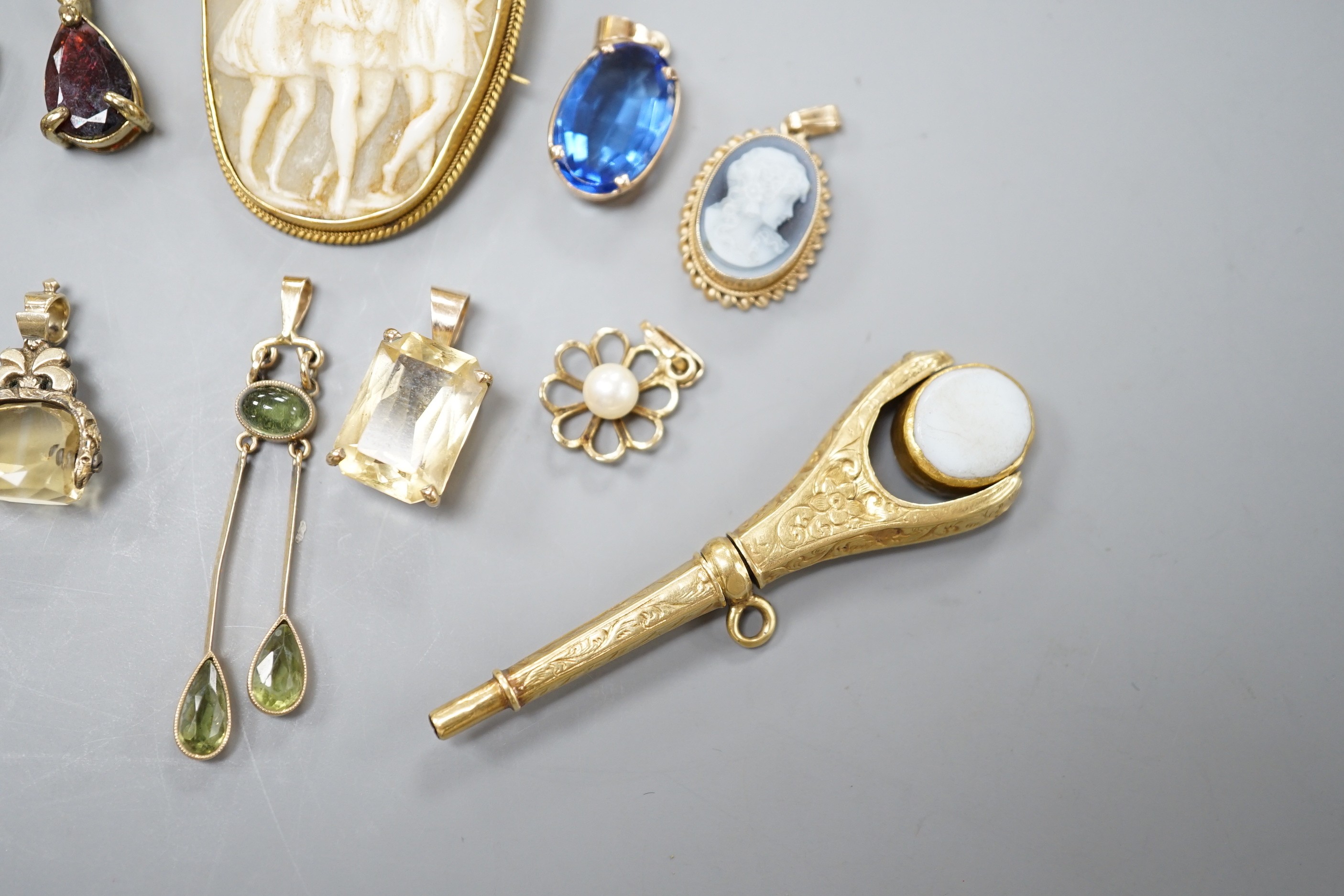 Mixed jewellery including a 9ct mounted oval cameo shell brooch, 42mm, seven assorted yellow metal and gem set pendants, a citrine set fob seal, etc.